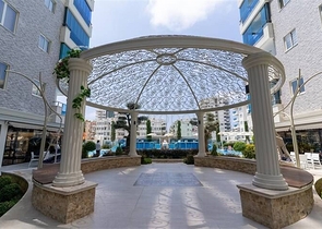 1+1 apartment in a premium complex in Mahmutlar district 