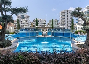 1+1 apartment in a premium complex in Mahmutlar district 