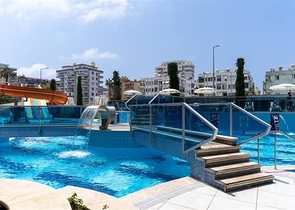 1+1 apartment in a premium complex in Mahmutlar district 