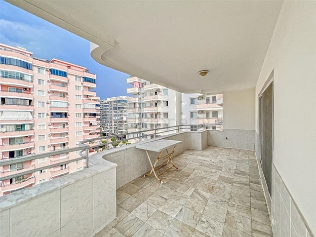 Spacious 2+1 apartment in Mahmutlar district