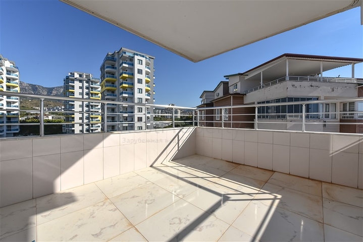 Spacious 3+1 penthouse in Mahmutlar