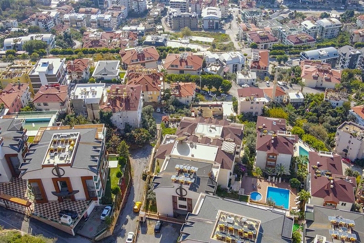 2+1 apartment with a spacious Terrace in the center of Alanya.
