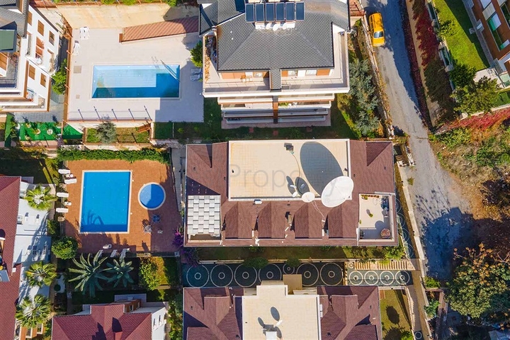 2+1 apartment with a spacious Terrace in the center of Alanya.