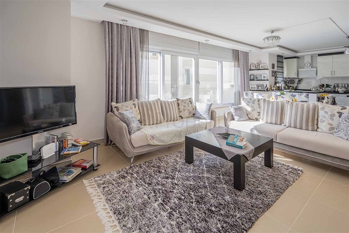 2+1 apartment with a spacious Terrace in the center of Alanya.