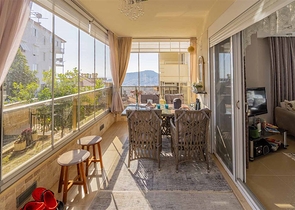 2+1 apartment with a spacious Terrace in the center of Alanya.