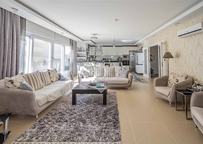 2+1 apartment with a spacious Terrace in the center of Alanya.