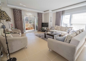 2+1 apartment with a spacious Terrace in the center of Alanya.