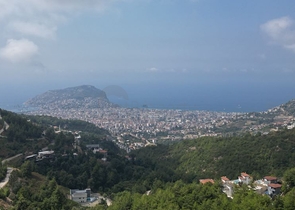 Villa overlooking the Mediterranean Sea is the perfect fusion of luxury and nature