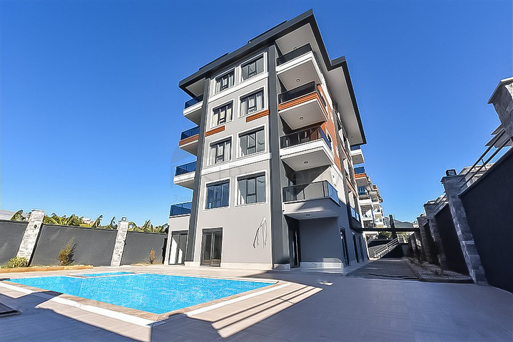 Bright furnished apartment within walking distance from the sea