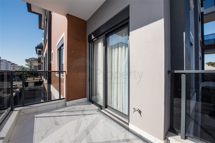 Bright furnished apartment within walking distance from the sea