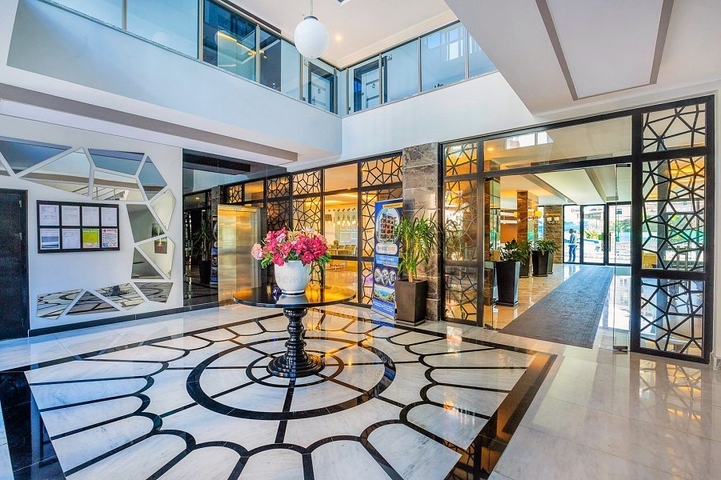  2+1 apartment 400 m from the sea in Tosmur area 