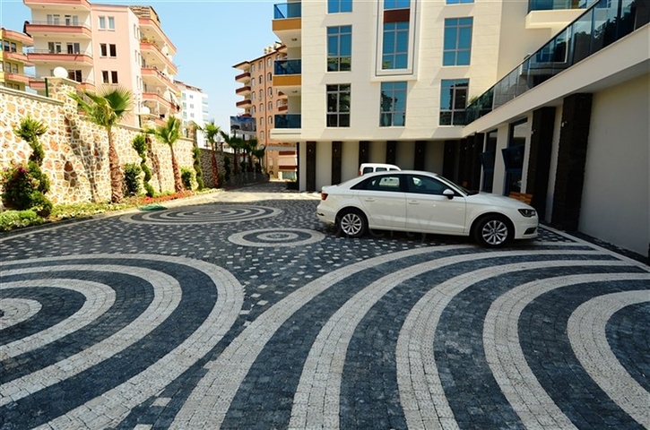  2+1 apartment 400 m from the sea in Tosmur area 