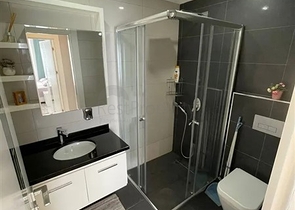  2+1 apartment 400 m from the sea in Tosmur area 