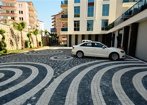  2+1 apartment 400 m from the sea in Tosmur area 