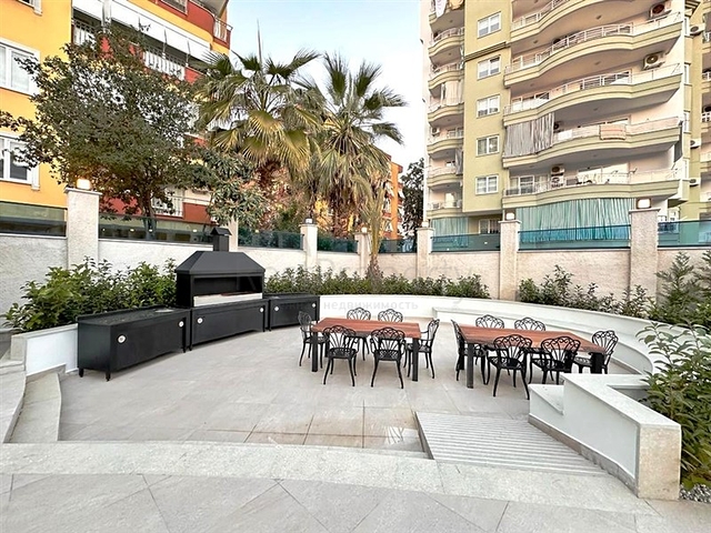 One-bedroom apartment in a new complex in the center of Alanya