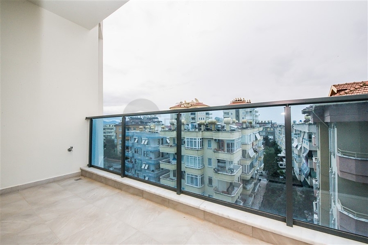 One-bedroom apartment in a new complex in the center of Alanya