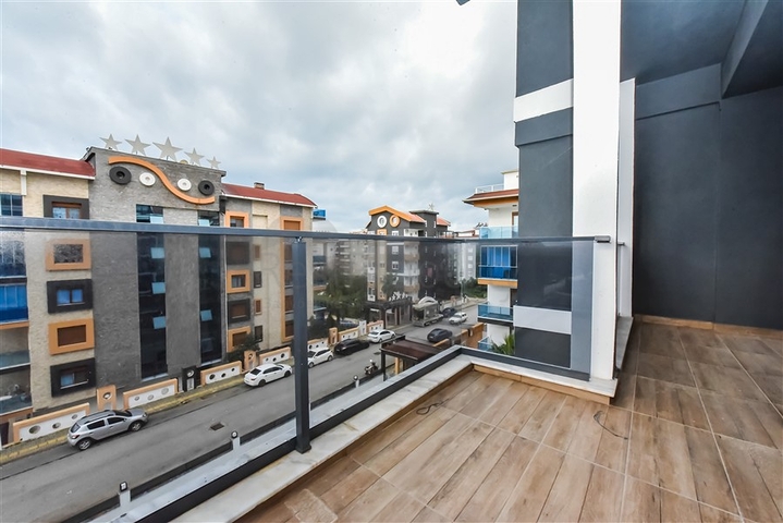 Bright one-bedroom apartment with mountain and sea views