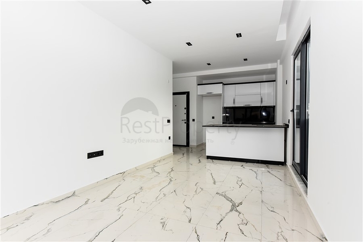 Bright one-bedroom apartment with mountain and sea views