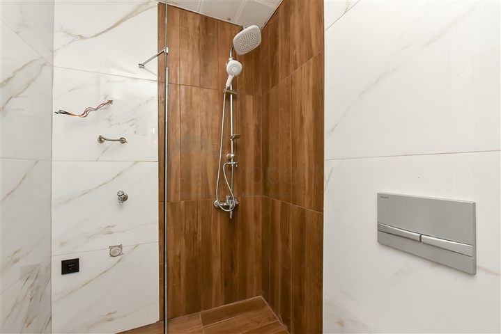 Bright one-bedroom apartment with mountain and sea views