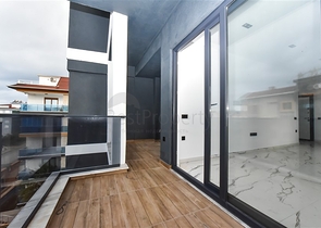 Bright one-bedroom apartment with mountain and sea views