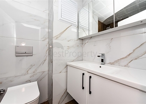 Bright one-bedroom apartment with mountain and sea views