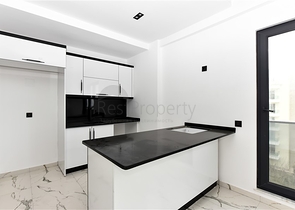 Bright one-bedroom apartment with mountain and sea views