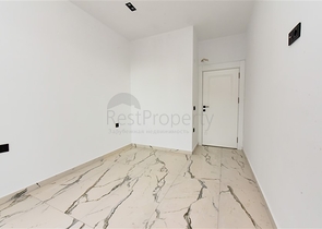 Bright one-bedroom apartment with mountain and sea views