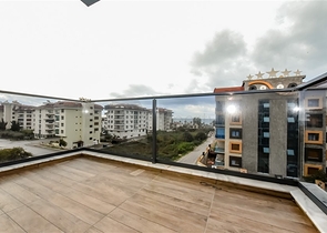 Bright one-bedroom apartment with mountain and sea views