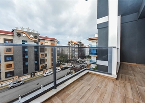 Bright one-bedroom apartment with mountain and sea views