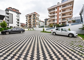 Bright one-bedroom apartment with mountain and sea views