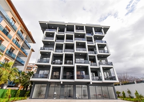 Bright one-bedroom apartment with mountain and sea views