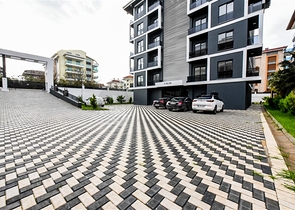 Bright one-bedroom apartment with mountain and sea views