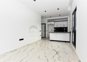 Bright one-bedroom apartment with mountain and sea views