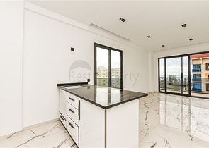 Bright one-bedroom apartment with mountain and sea views