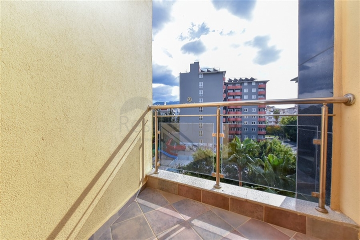 Luxury 2+1 apartment on the first line in the center of Alanya
