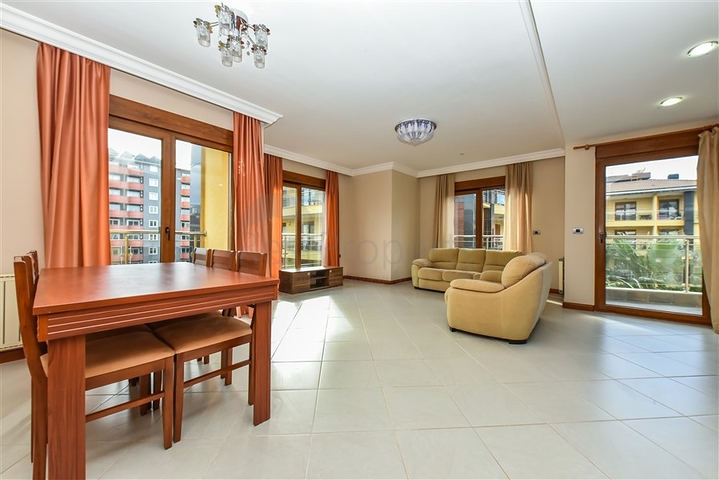 Luxury 2+1 apartment on the first line in the center of Alanya