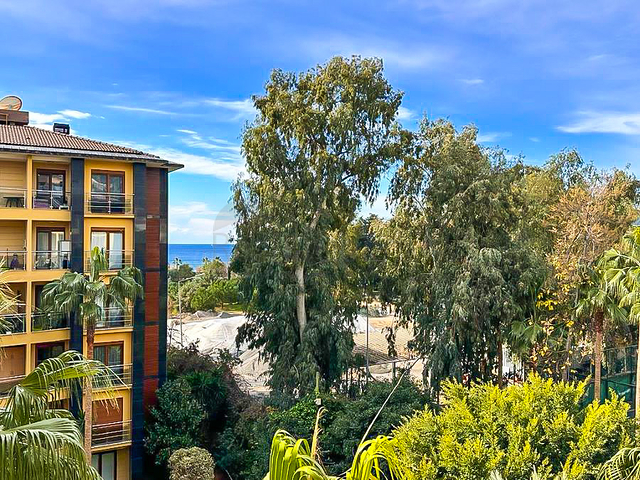 Luxury 2+1 apartment on the first line in the center of Alanya