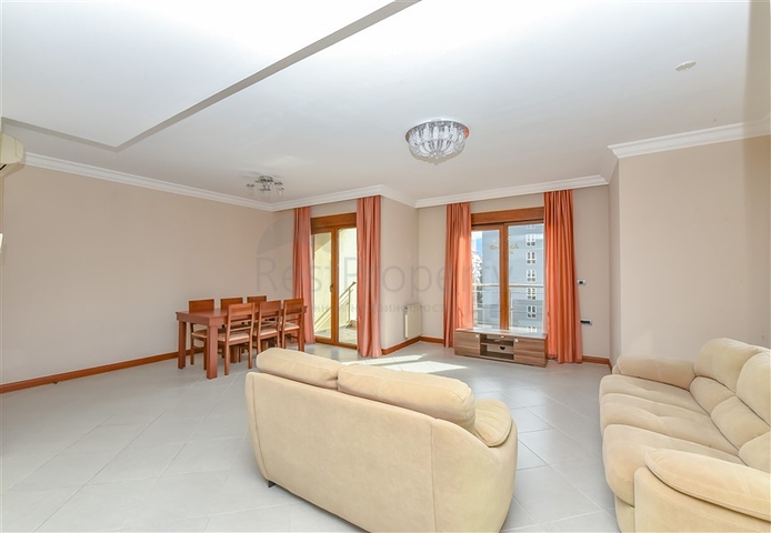 Luxury 2+1 apartment on the first line in the center of Alanya