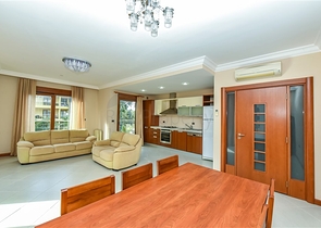 Luxury 2+1 apartment on the first line in the center of Alanya