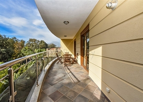 Luxury 2+1 apartment on the first line in the center of Alanya