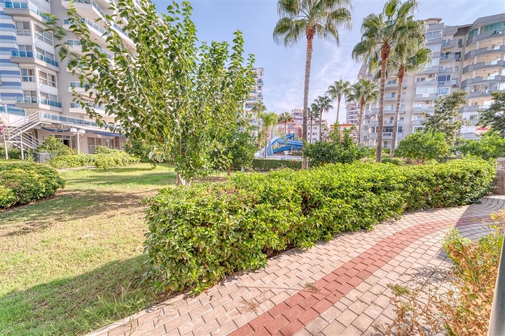 One-bedroom apartment with a beautiful view of the infrastructure