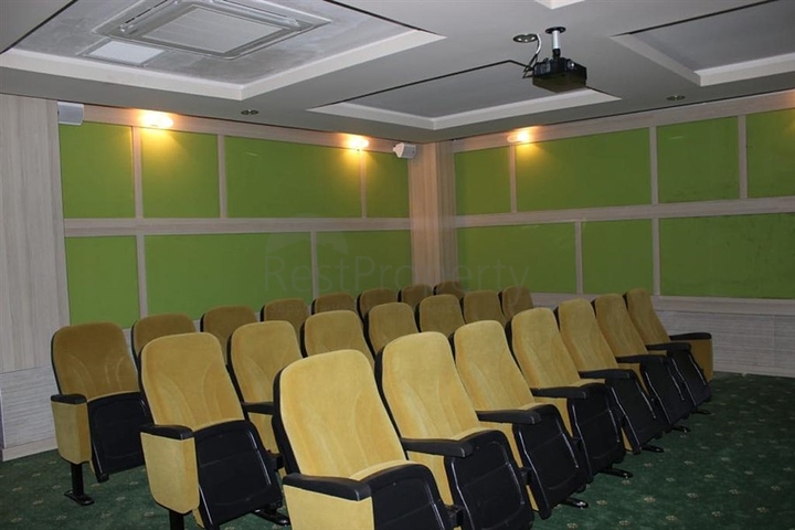 One-bedroom apartment with a beautiful view of the infrastructure