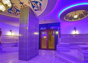 One-bedroom apartment with a beautiful view of the infrastructure