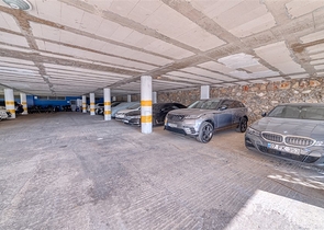 One-bedroom apartment with a beautiful view of the infrastructure