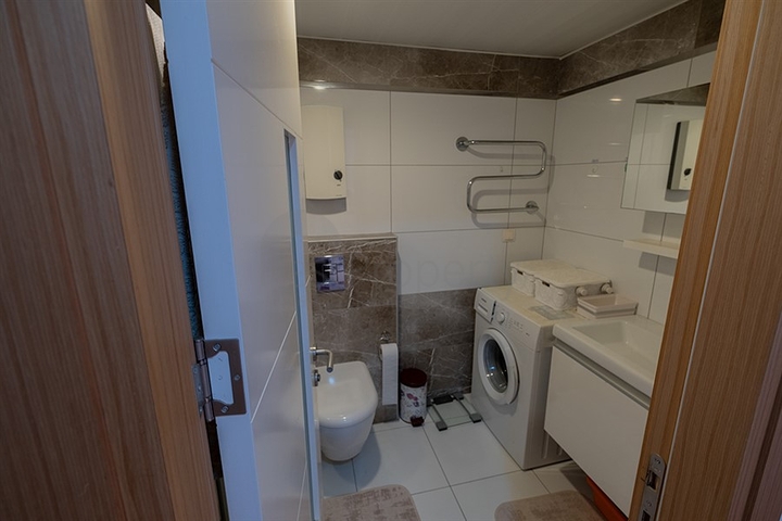 Spacious 1+1 apartment in the central area of Alanya