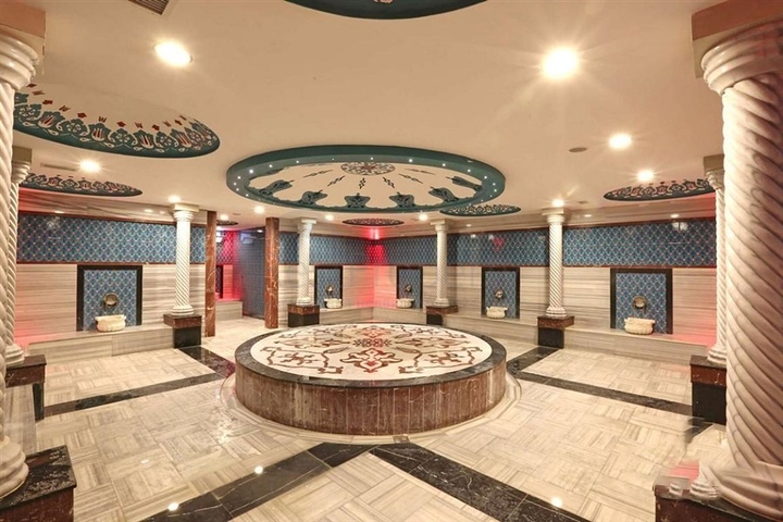 Spacious 1+1 apartment in the central area of Alanya