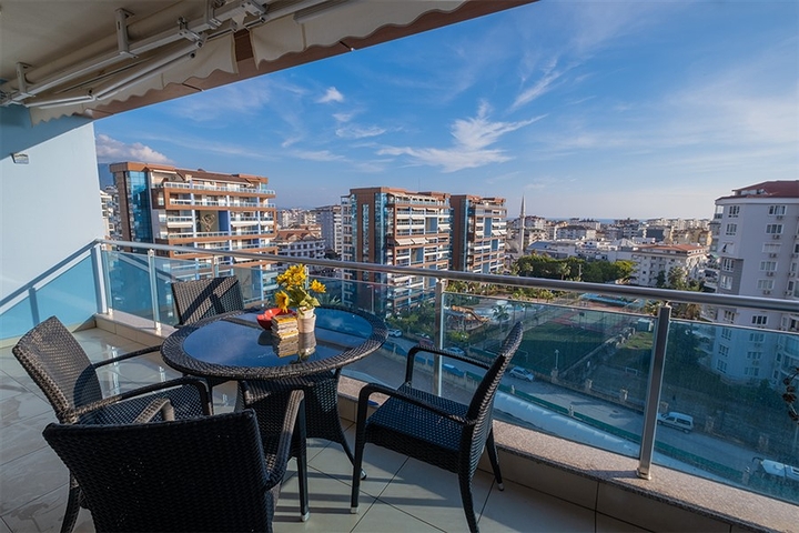 Spacious 1+1 apartment in the central area of Alanya