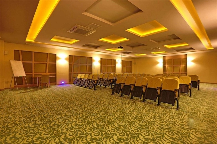 Spacious 1+1 apartment in the central area of Alanya