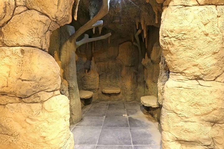 Spacious 1+1 apartment in the central area of Alanya