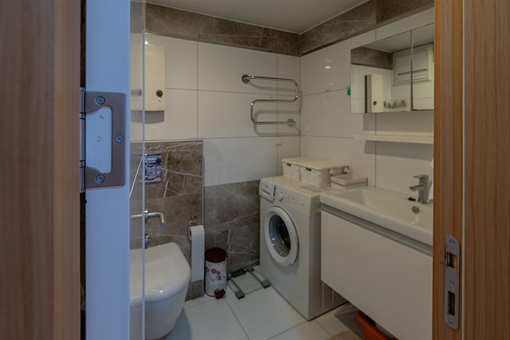 Spacious 1+1 apartment in the central area of Alanya